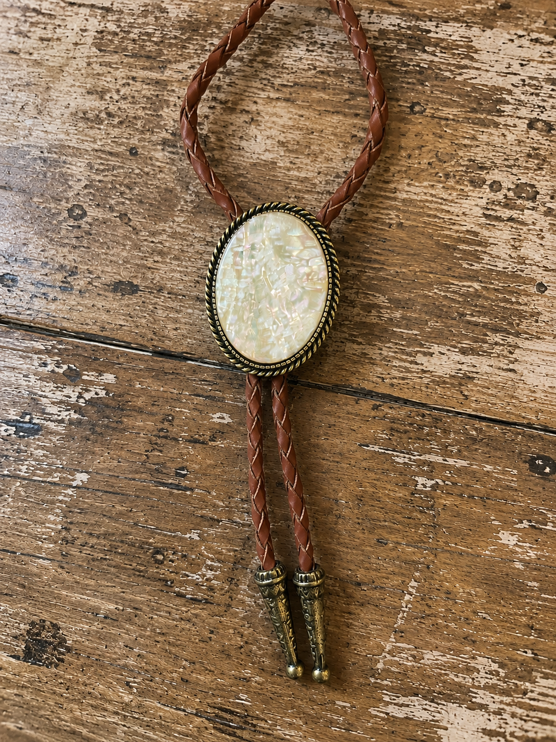 Pearl Shell Bolo Tie