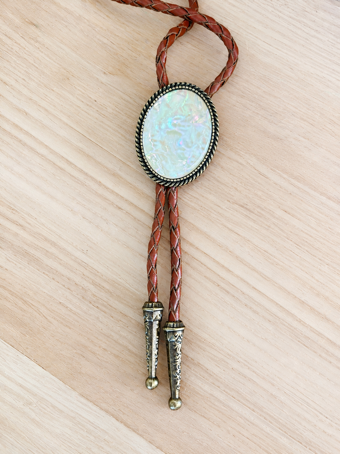 Pearl Shell Bolo Tie