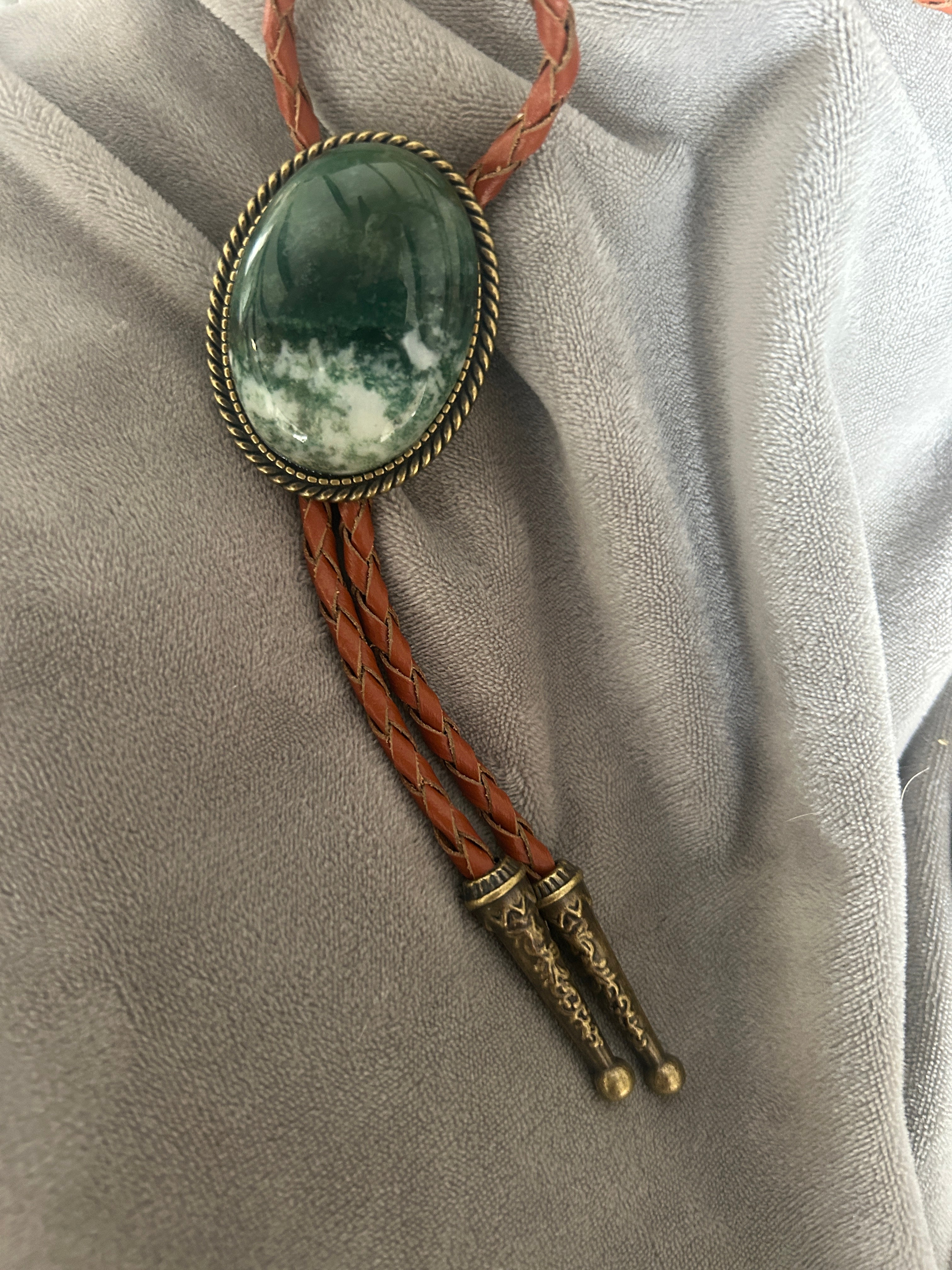 Green Stone Bolo Tie - Antique Gold
