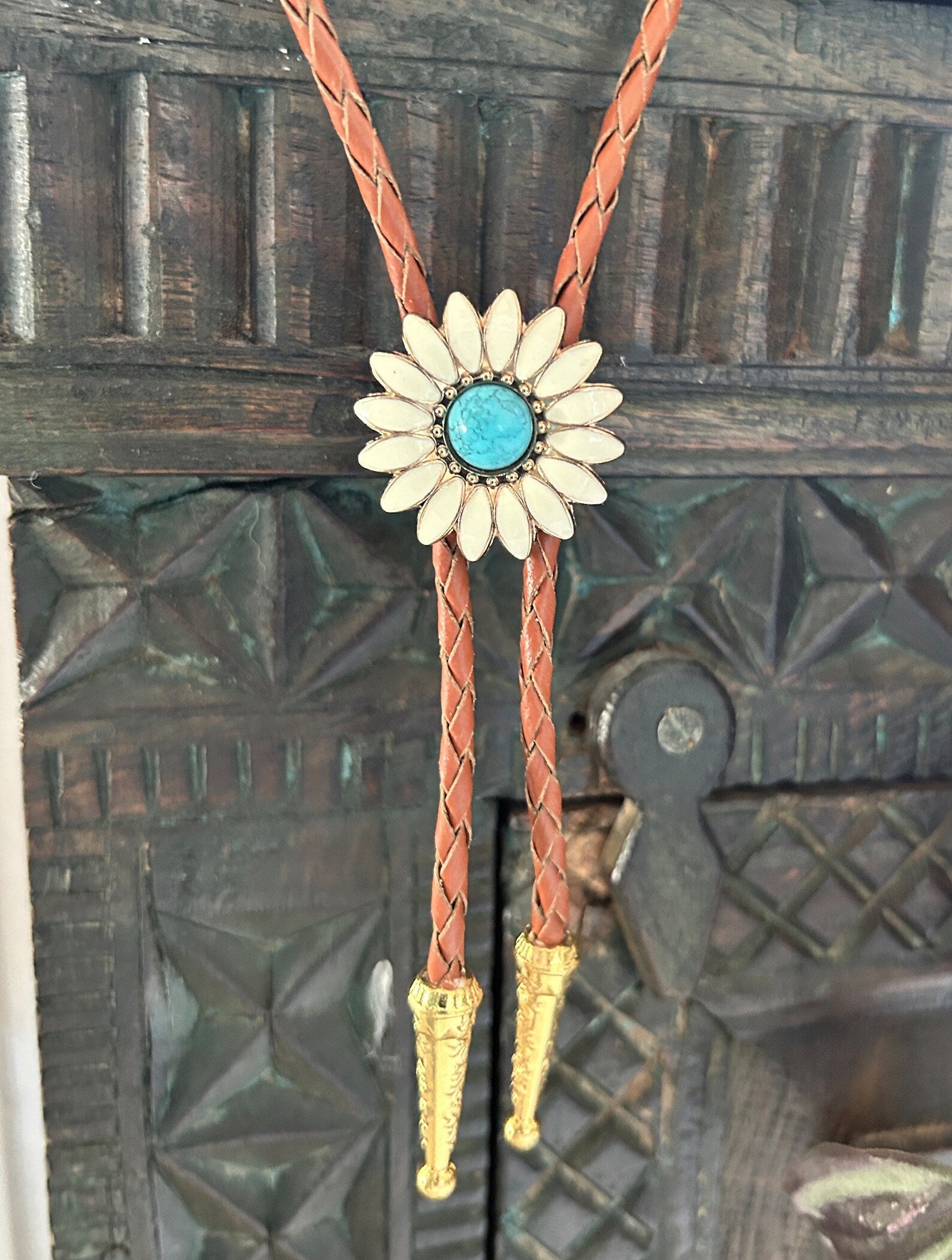 Daisy Bolo tie