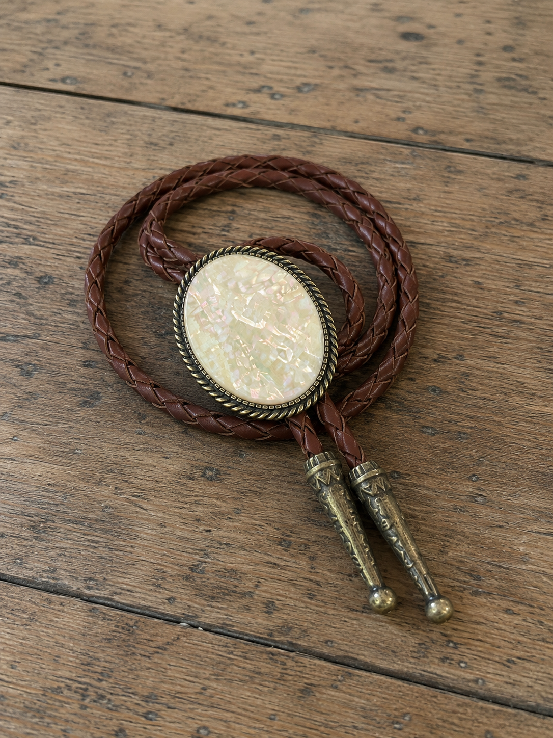 Pearl Shell Bolo Tie