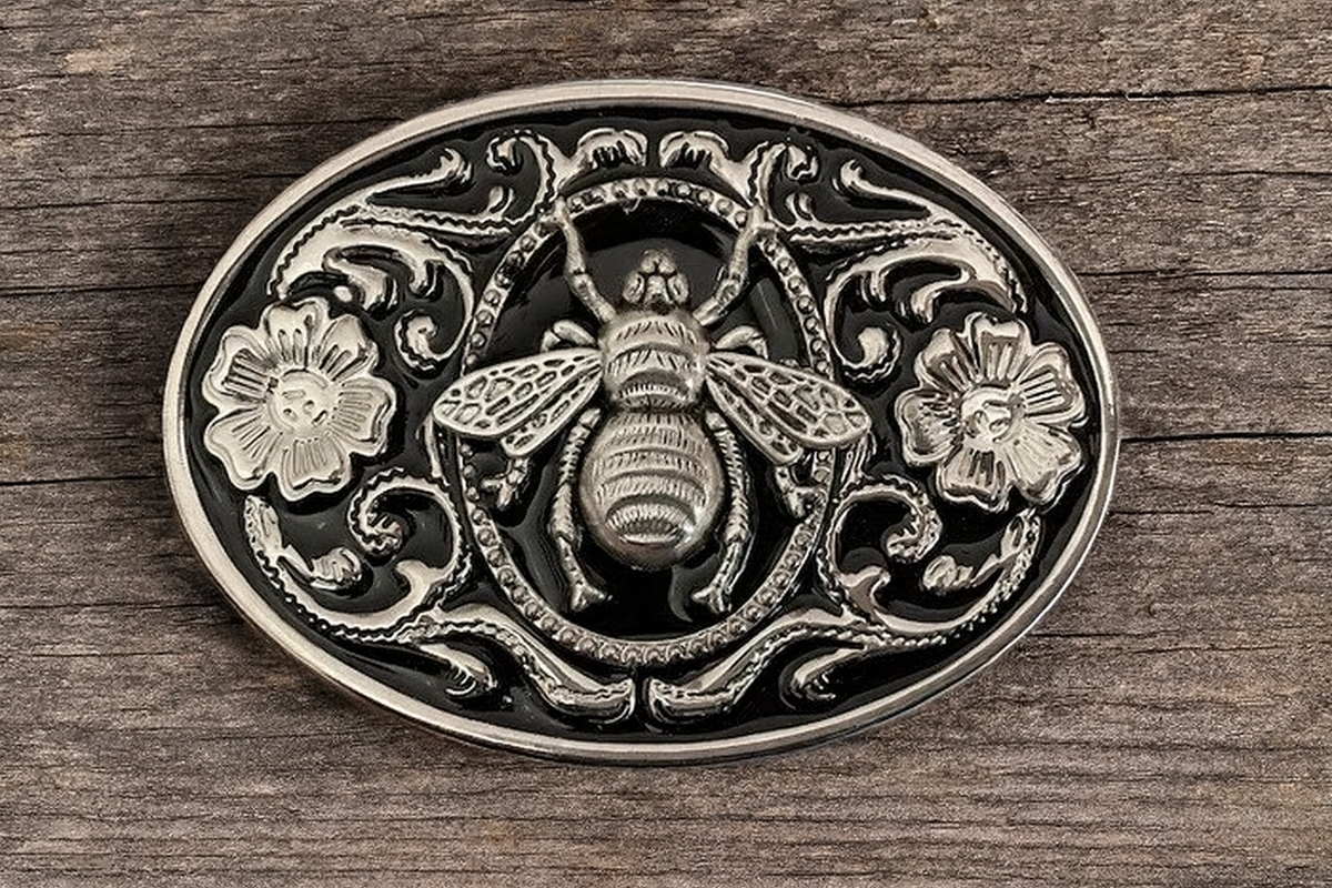 New bee belt buckle and red brown white or black belt 41\
