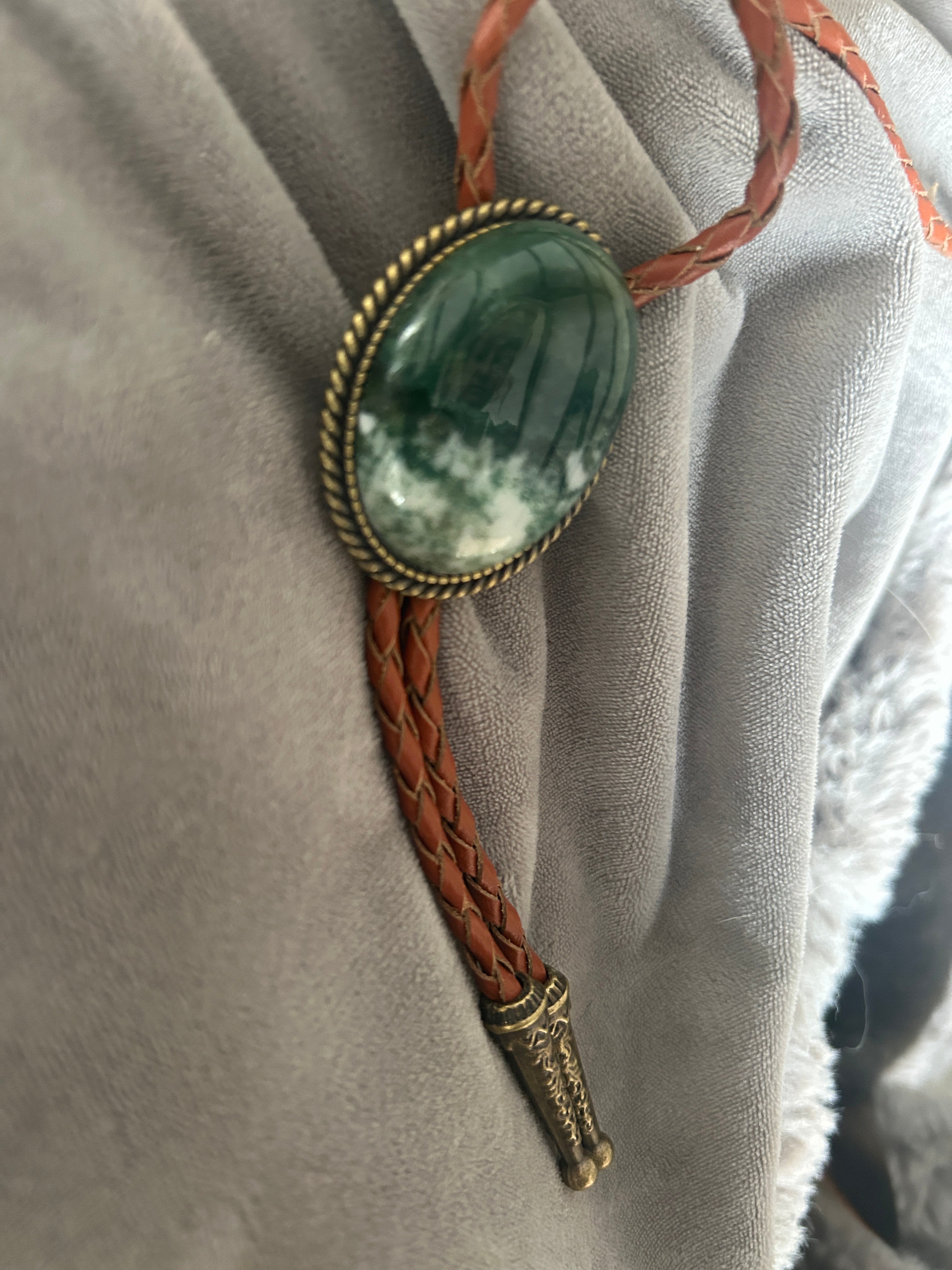 Green Stone Bolo Tie - Antique Gold