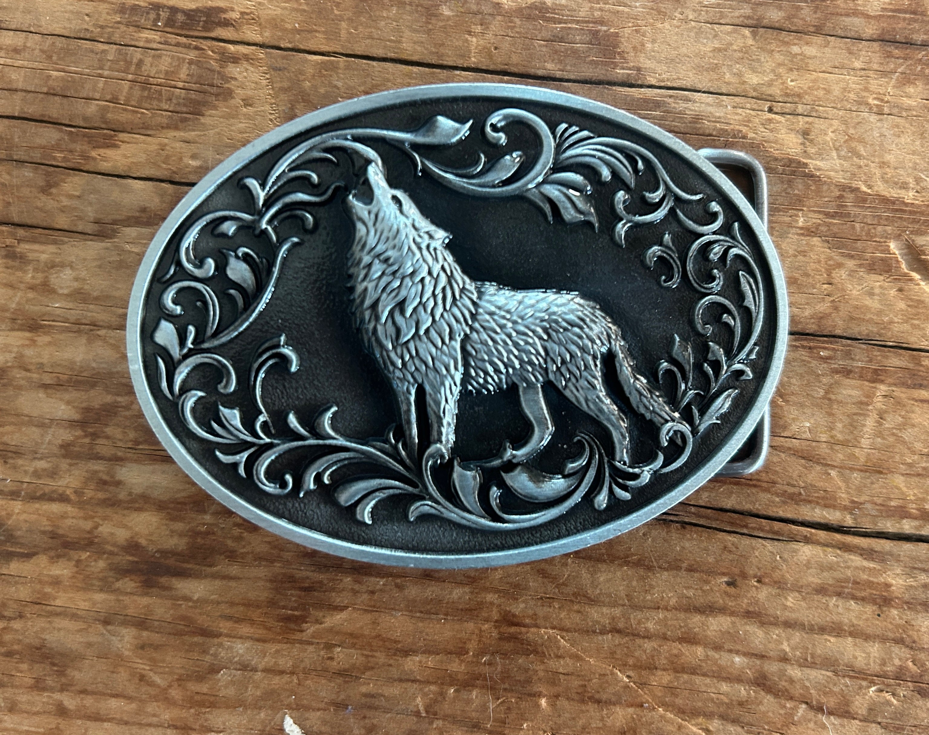 Wolf Belt Buckle - Antique Gold or Silver