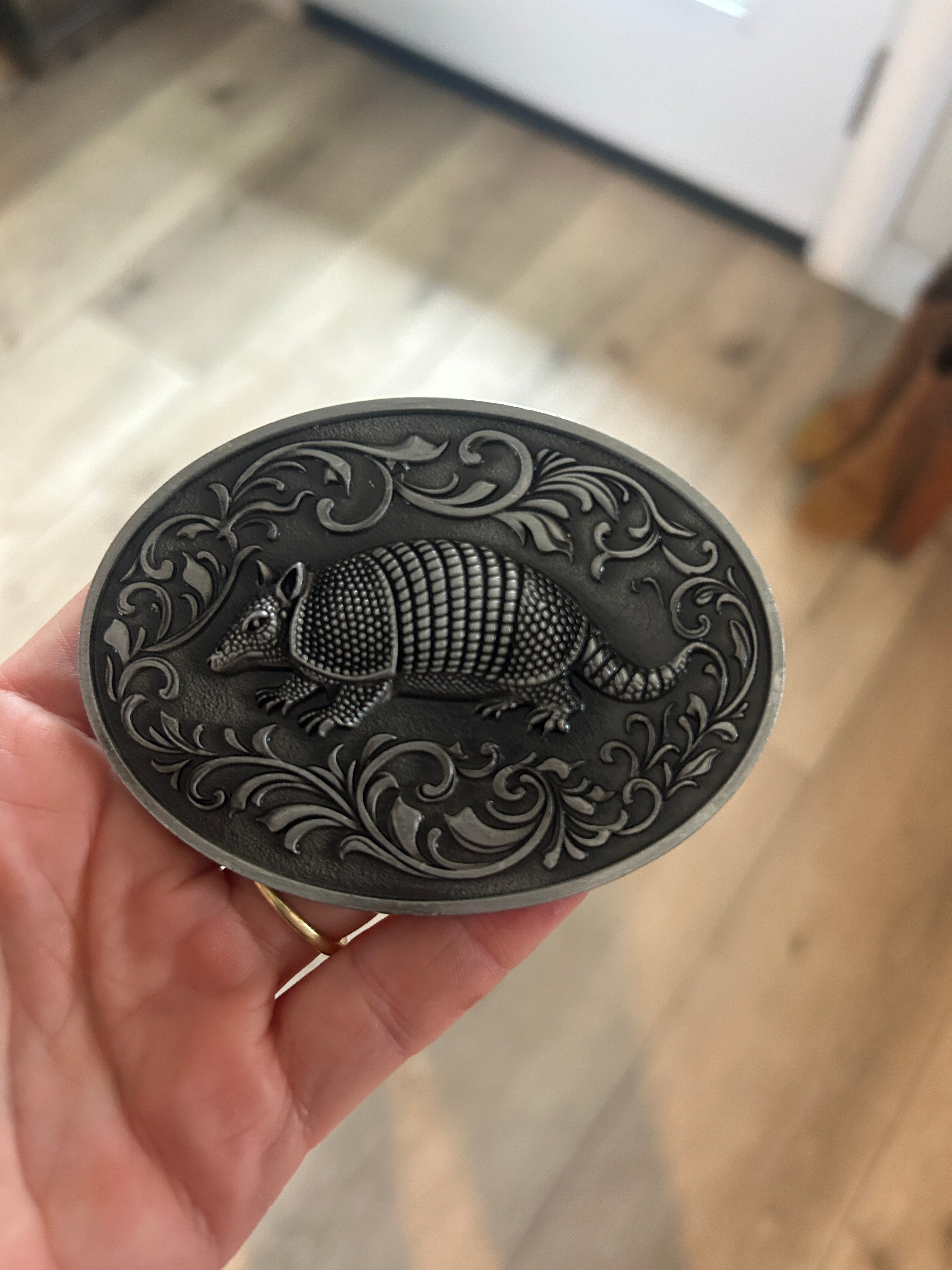 Armadillo Belt Buckle - Silver or Gold