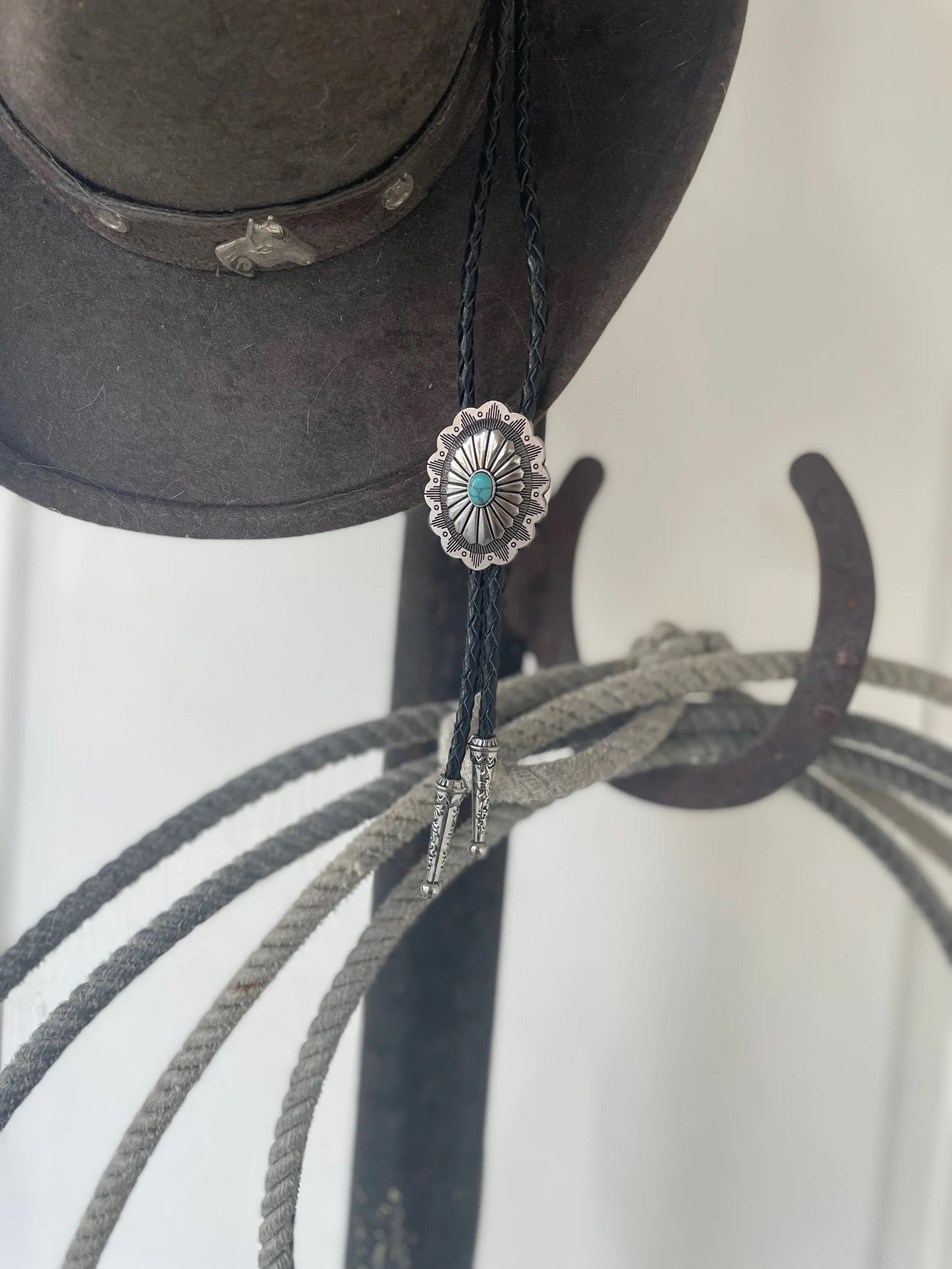 Scalloped Turquoise Bolo Tie