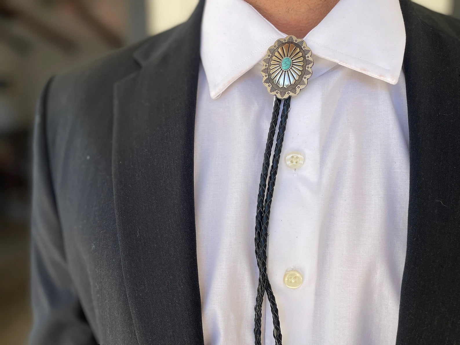 Scalloped Turquoise Bolo Tie