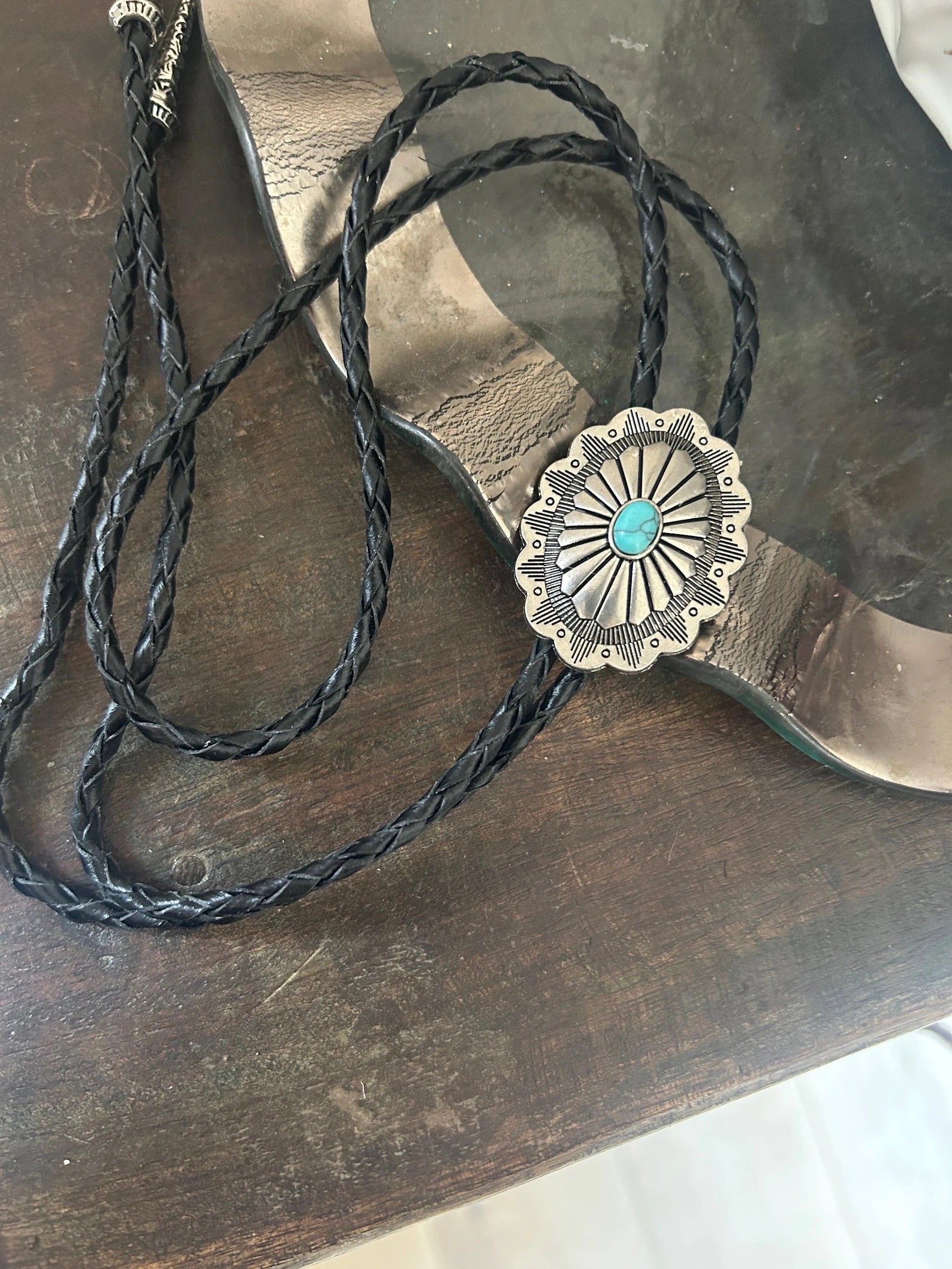 Scalloped Turquoise Bolo Tie