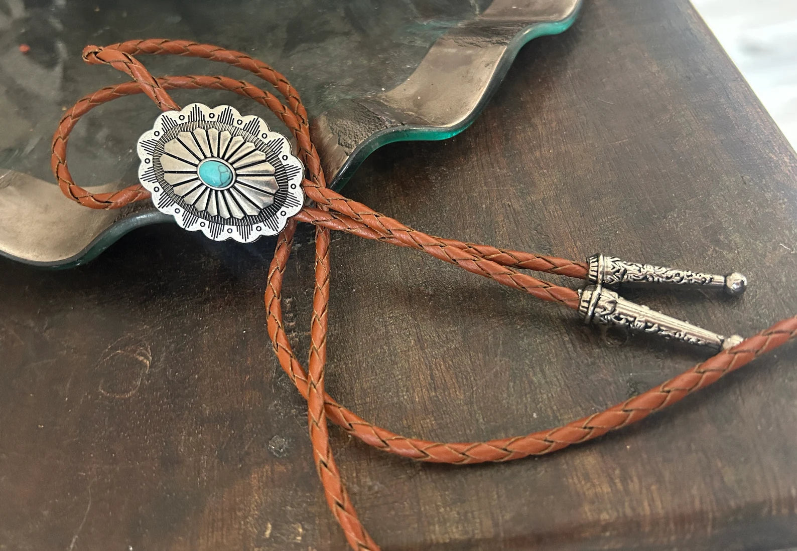 Scalloped Turquoise Bolo Tie