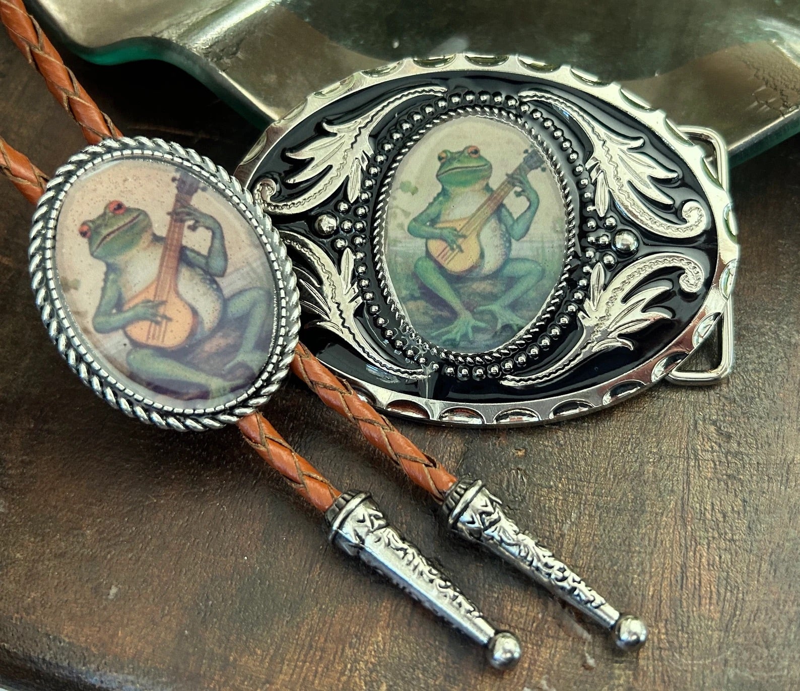 Banjo Frog Bolo Tie & Buckle Set