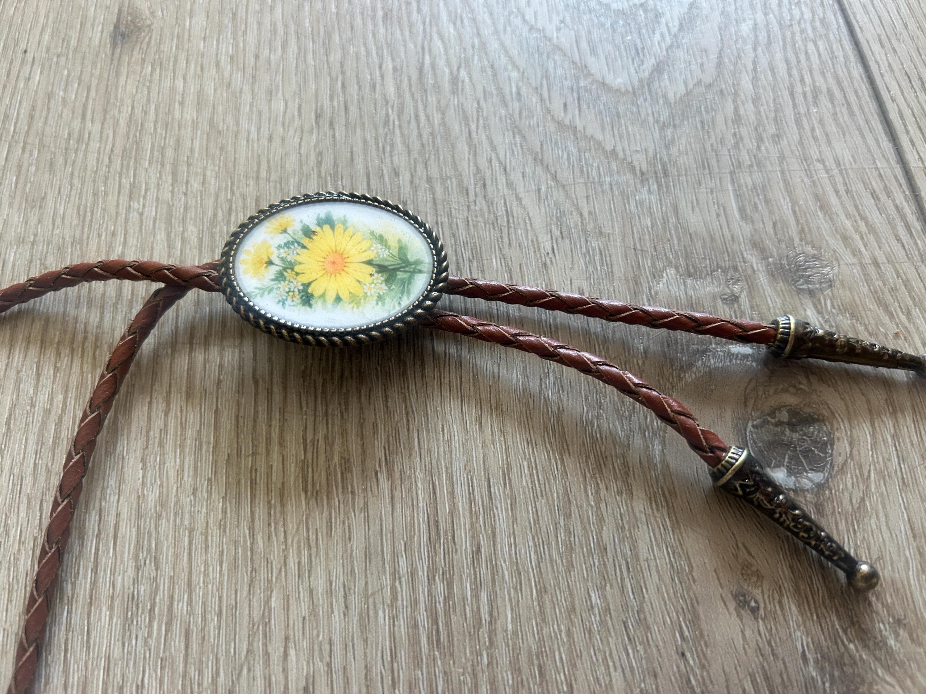 Country Daisy Bolo Tie